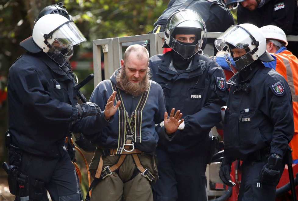 Aktivisté protestují poblíž Keprenu již několik dní.