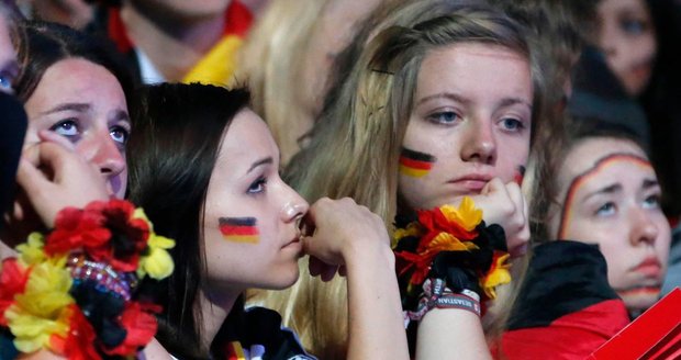 Bolest německých fanynek se dala krájet