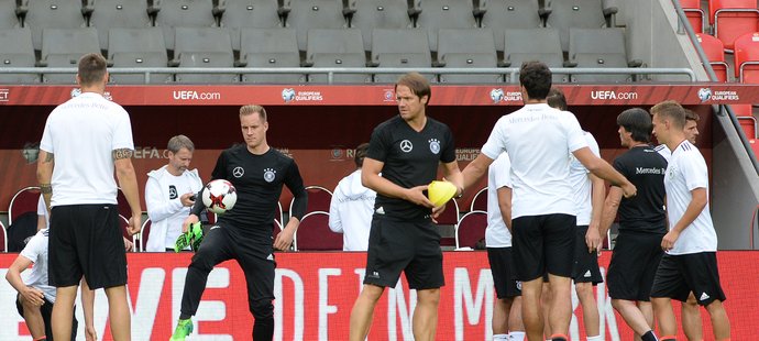 Fotbalisté Německa na tréninku v pražském Edenu