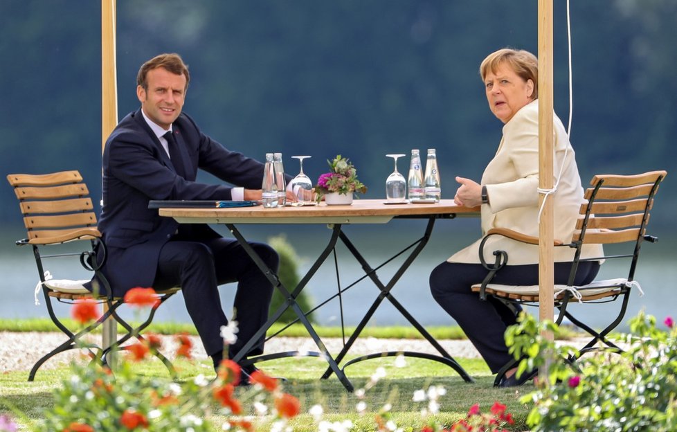 Německá kancléřka Angela Merkelová a francouzský prezident Emmanuel Macron (29. 6. 2020)