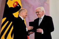 Scholzova vláda skončila, vládnout ale bude dál. Prezident chválil za přístup ke covidu i válce