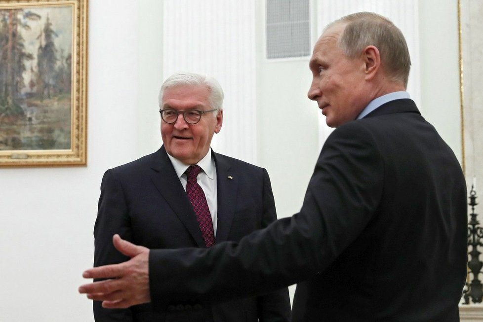 Německý prezident Frank-Walter Steinmeier s Vladimirem Putinem v roce 2017.