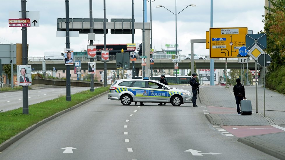 Policie řadu silnic v Halle uzavřela.