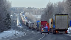 Kolony na cestě do Německa po zavedení hraničních kontrol (15. 2. 2021)