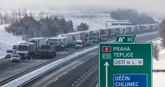 Kolony na cestě do Německa po zavedení hraničních kontrol (15. 2. 2021)