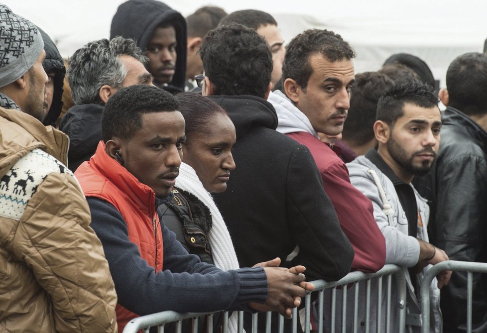 Do Německa dorazil milion uprchlíků, islamisté se snaží rekrutovat teroristy hned po příjezdu do země.