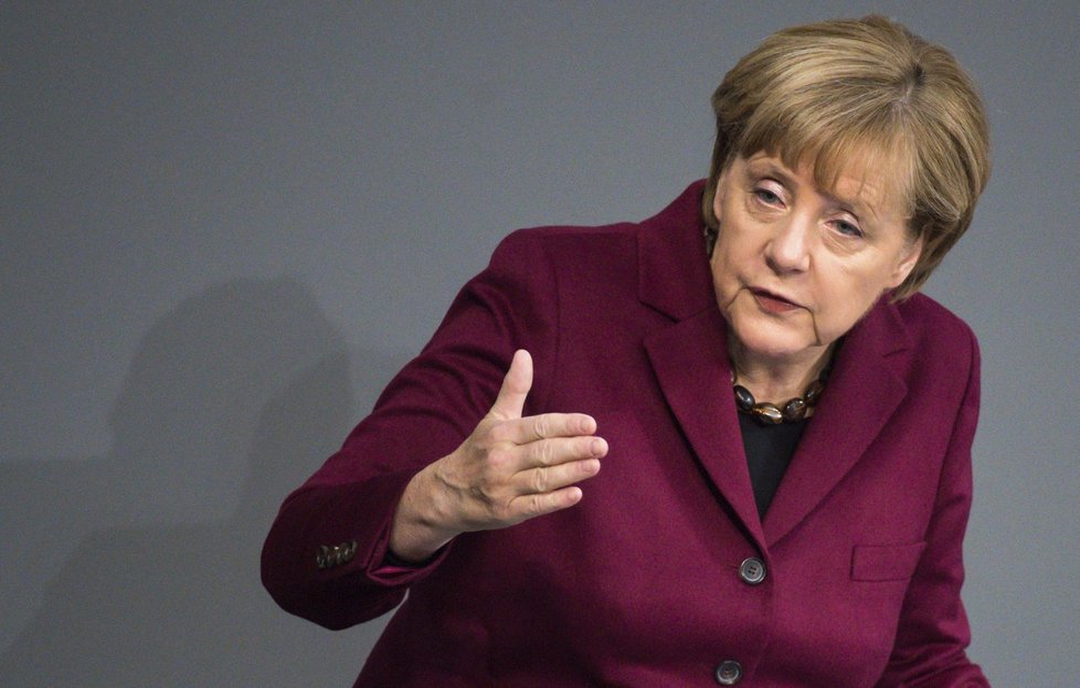 Kancléřka Angela Merkelová při projednávání nového balíčku azylových pravidel ve Spolkovém sněmu
