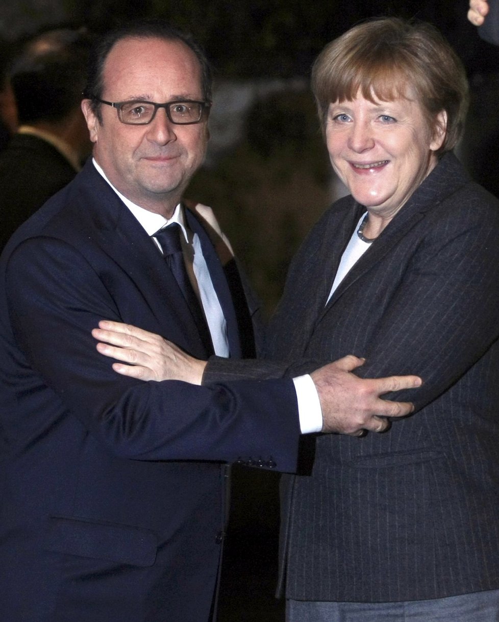 Německá kancléřka Angela Merkel se setkala s francouzským prezidentem Hollandem a šéfem europarlamentu Martinem Schulzem