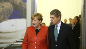 Německé volby: Kancléřku Merkelovou doprovodil do volební síně její manžel Joachim Sauer