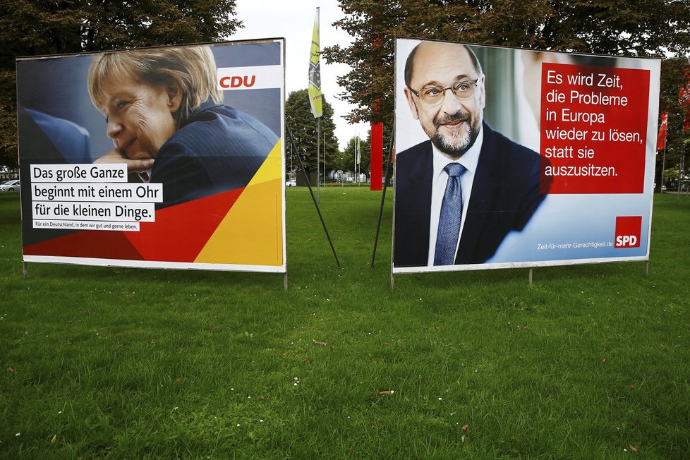 Německé volby: Strana Merkelové v průzkumu drtí sociální demokraty, které vede Martin Schulz