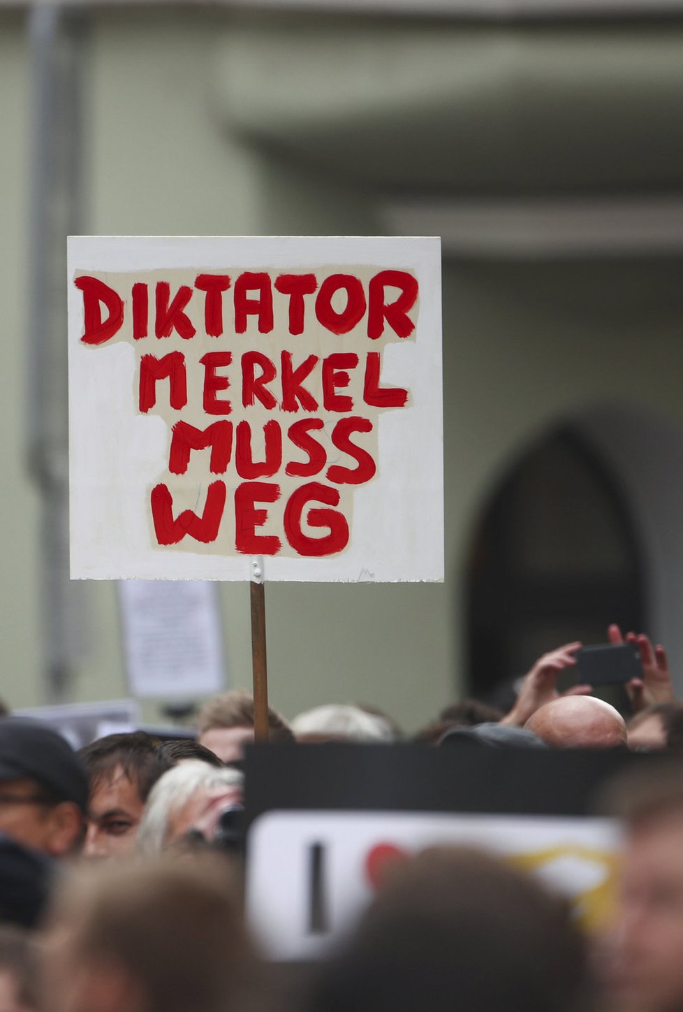 Kampaň Angely Merkelové provázejí vyjádření podpory i odporu.