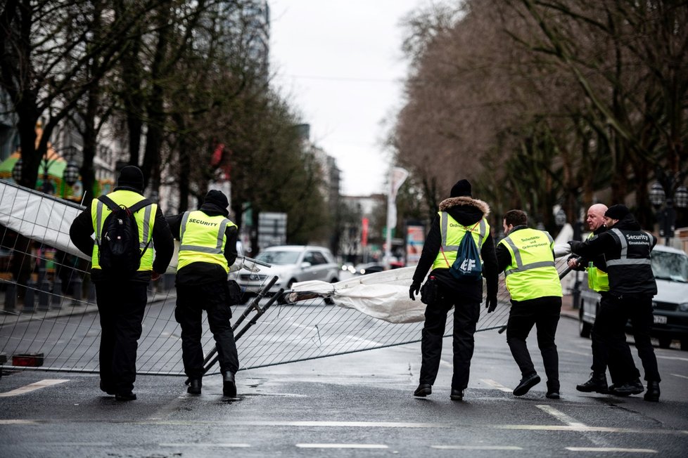 V Německu kvůli silnému větru zrušili řadu karnevalového veselí (23. 2. 2020)