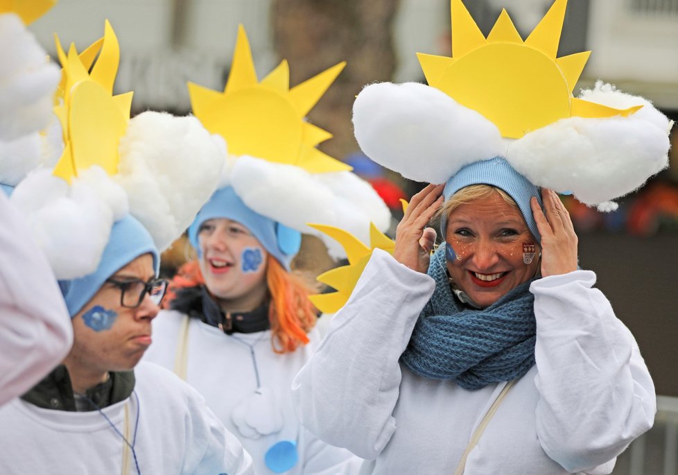 V Německu kvůli silnému větru zrušili řadu karnevalového veselí (23. 2. 2020)