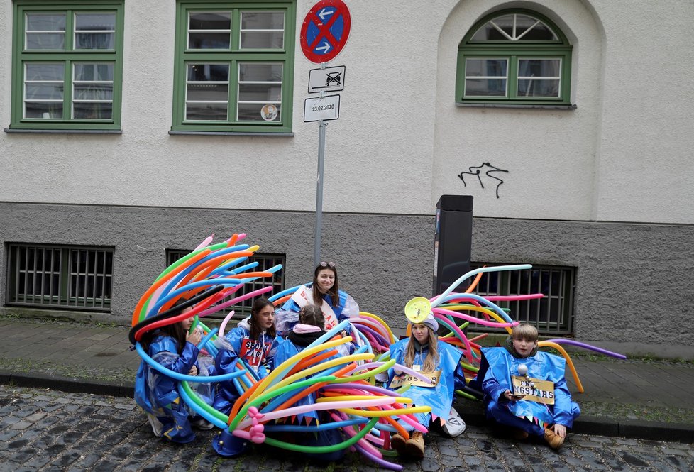 V Německu kvůli silnému větru zrušili řadu karnevalového veselí (23. 2. 2020)