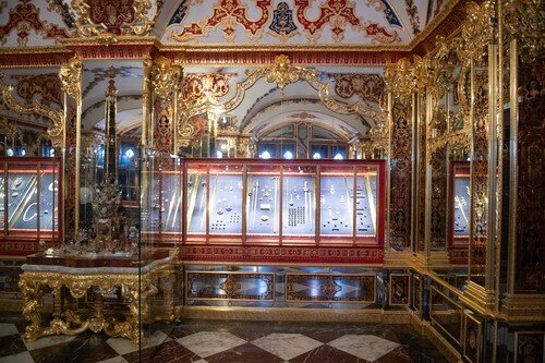 Zloději vykradli historickou drážďanskou klenotnici Grünes Gewölbe v roce 2019. Zloději vykradli historickou drážďanskou klenotnici Grünes Gewölbe v roce 2019.