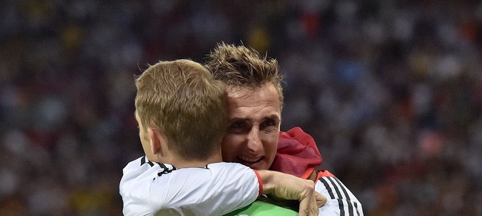 Miroslav Klose a brankář Manuel Neuer