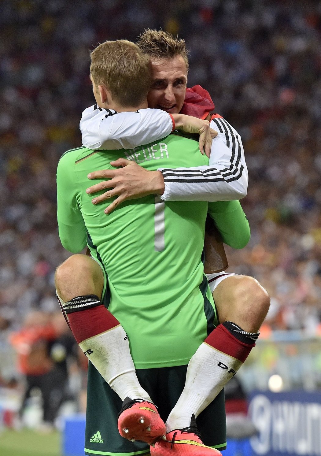 Miroslav Klose a brankář Manuel Neuer