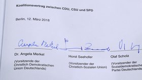 Podpisy pod německou smlouvou o koalici.