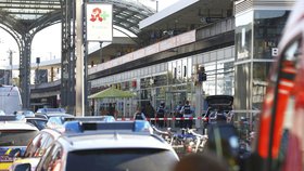 Masivní zásah policie a hasičů na hlavním vlakovém nádraží v Kolíně nad Rýnem (15. 10. 2018)