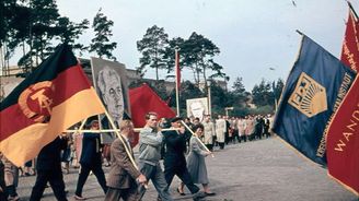 Východní Německo: Jedinečné fotografie zachycují život těsně před stavbou berlínské zdi