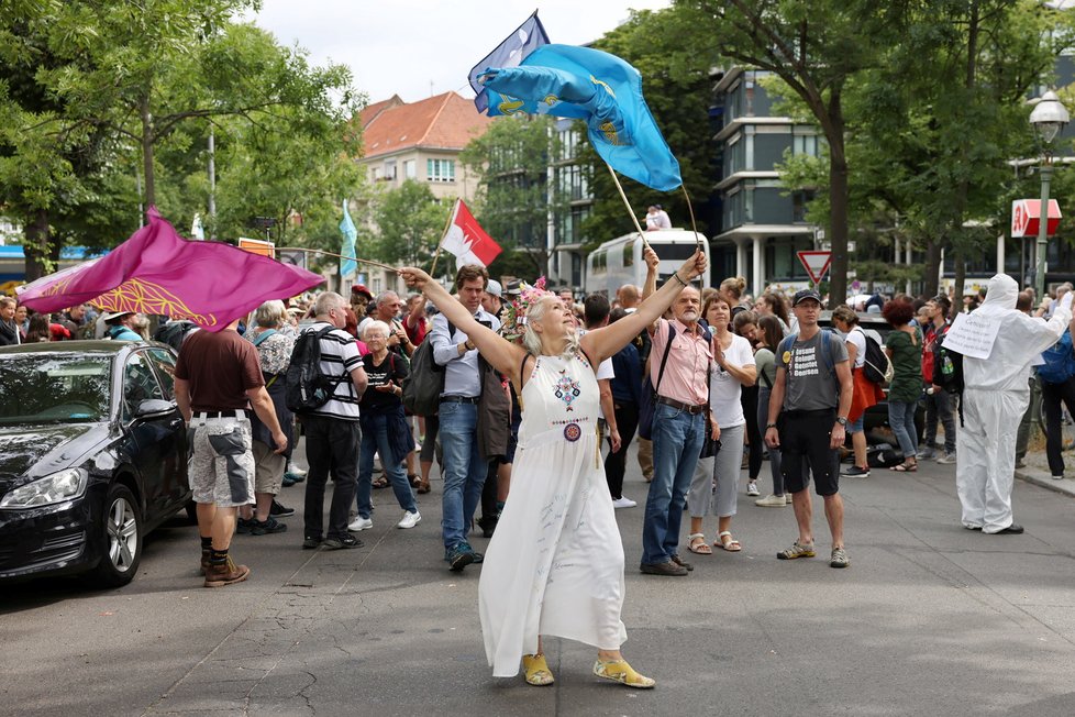 Protest proti covidovým opatřením v německém Berlíně (1. 8. 2021)