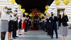 Koronavirus v Německu: Berlínský ikonický Hotel Adlon Kempinsku otevřel po měsících lockdownu (červen 2021)