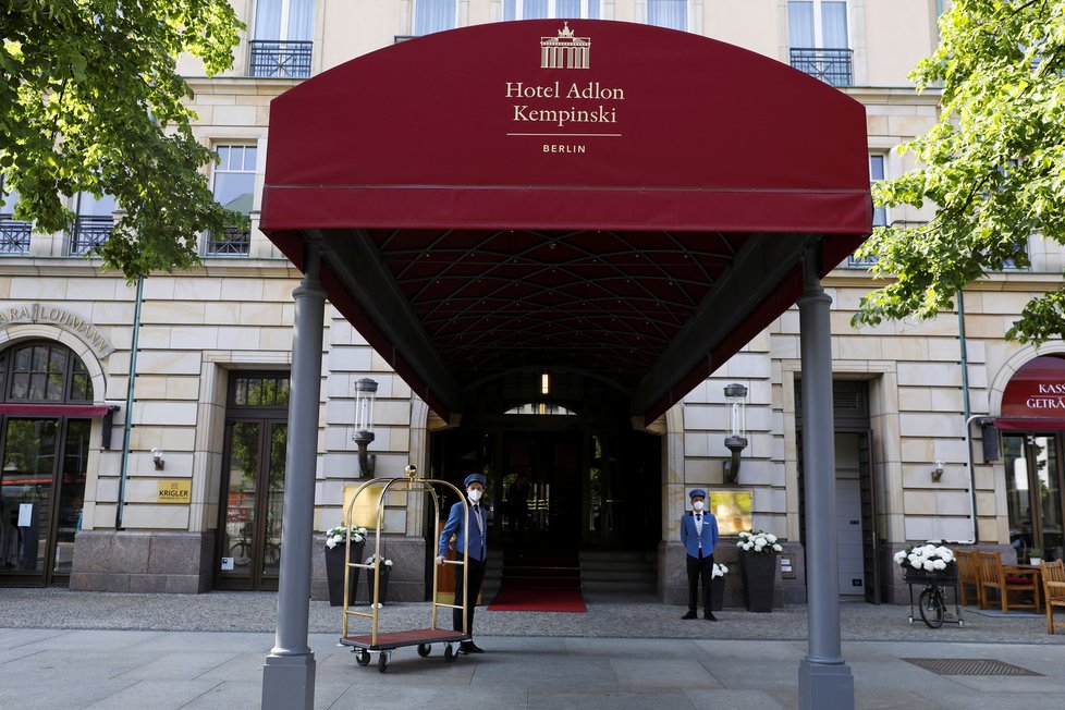 Koronavirus v Německu: Berlínský ikonický Hotel Adlon Kempinsku otevřel po měsících lockdownu (červen 2021)