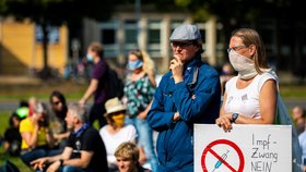 Koronavirus v Německu: Lidé vyrazili do ulic protestovat kvůli některým opatřením 