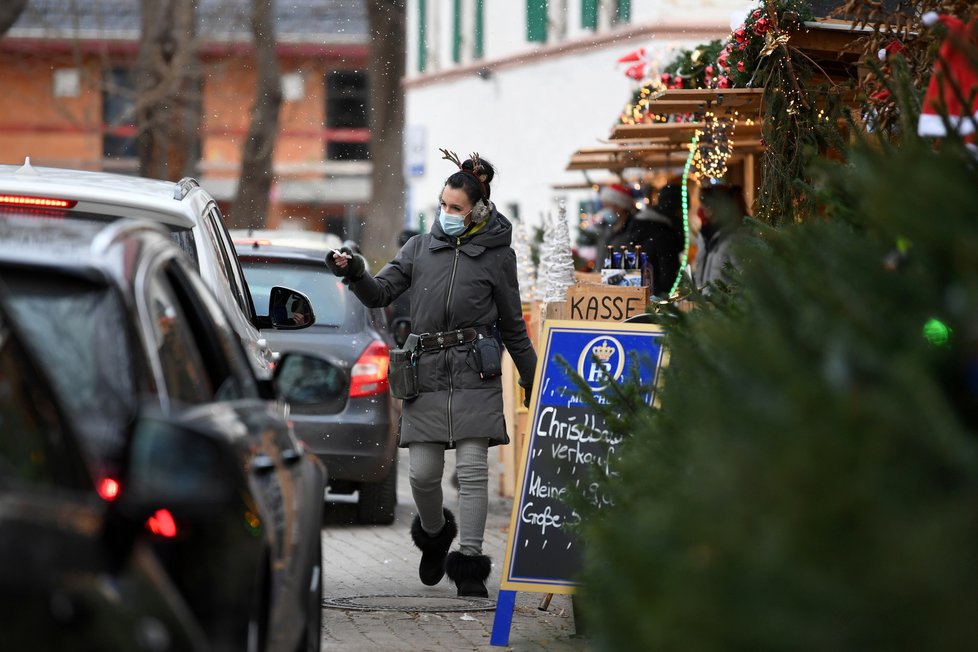 Netradiční vánoční trh v Bavorsku: Lidé na něj vyrazili v autech (prosinec 2020).