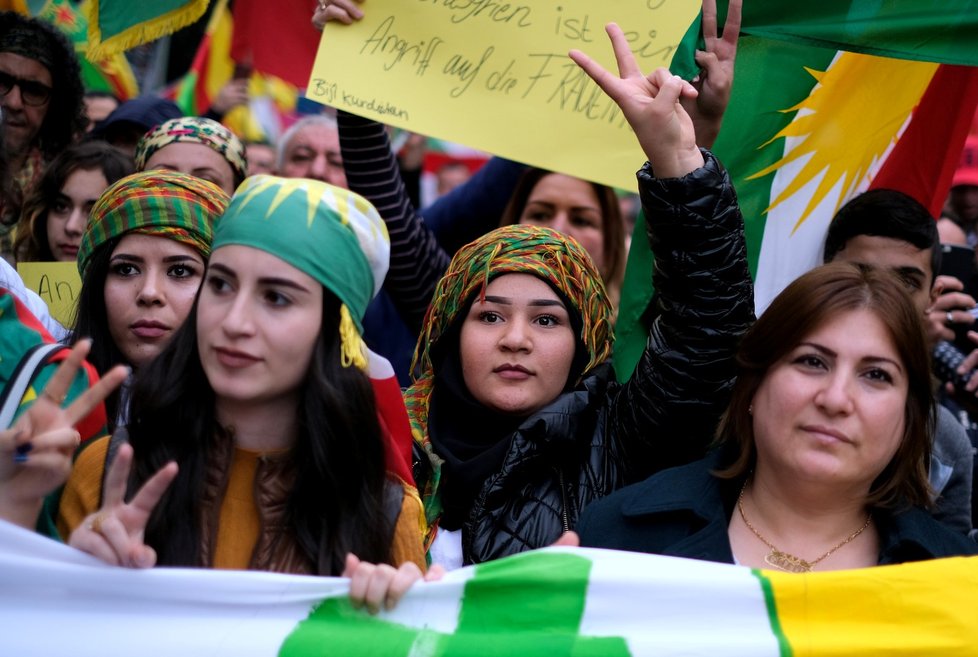 Kurdové protestovali v německých městech proti turecké invazi do Sýrie.