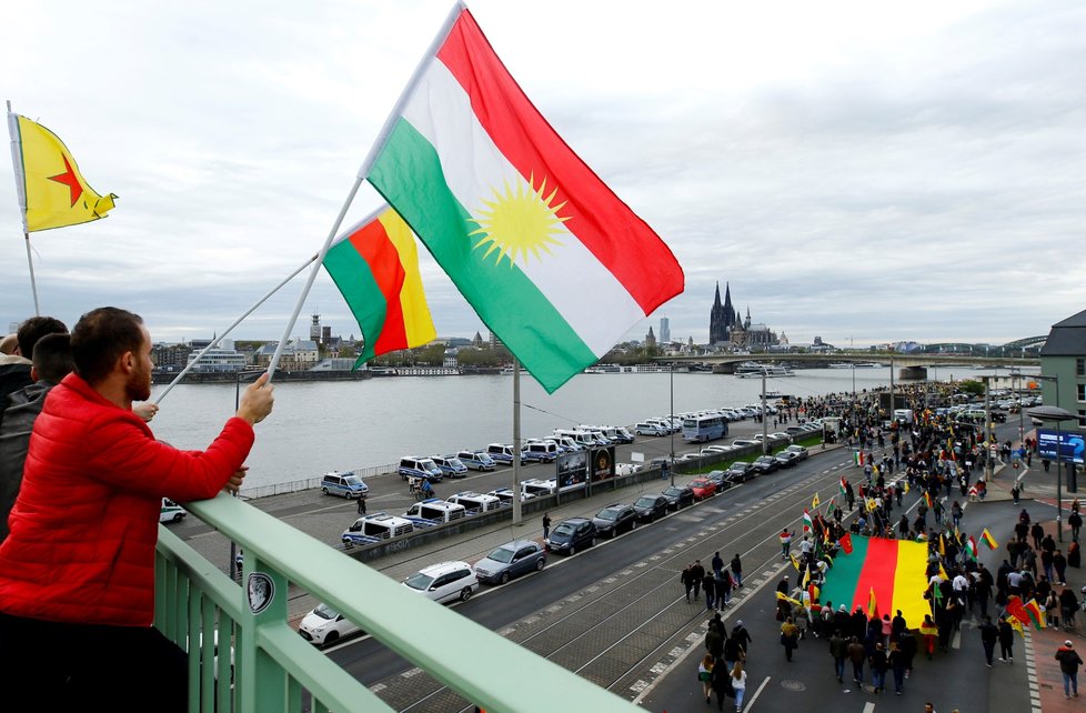 Kurdové protestovali v německých městech proti turecké invazi do Sýrie.