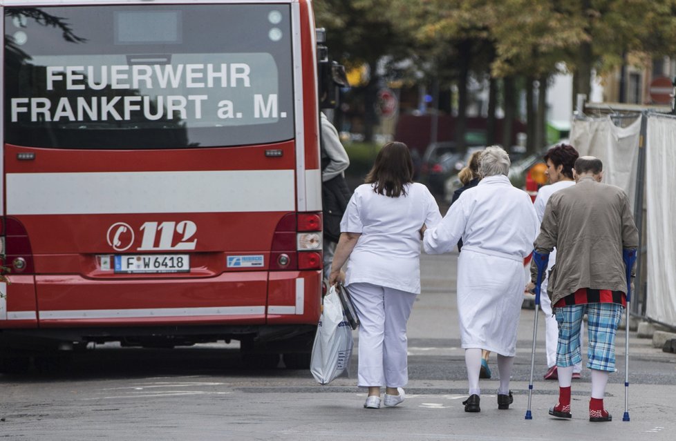 Důvodem, proč lidé musí preventivně opustit část města, ve kterém žije 700 tisíc obyvatel, je nevybuchlá pumu o hmotnosti 1,8 tuny.