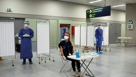 Testování na koronavirus na německých letištích.