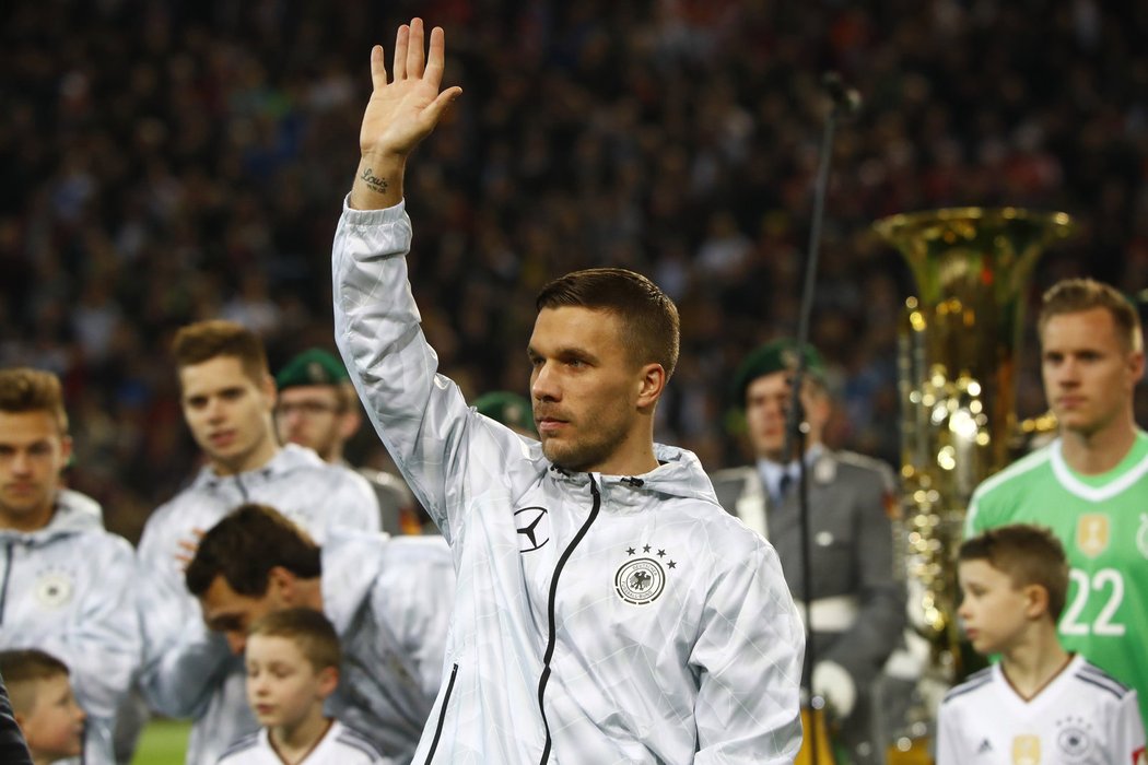 Útočník Lukas Podolski se přípravným zápasem s Anglií rozloučil s německou reprezentací