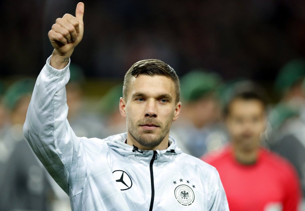 Útočník Lukas Podolski se přípravným zápasem s Anglií rozloučil s německou reprezentací