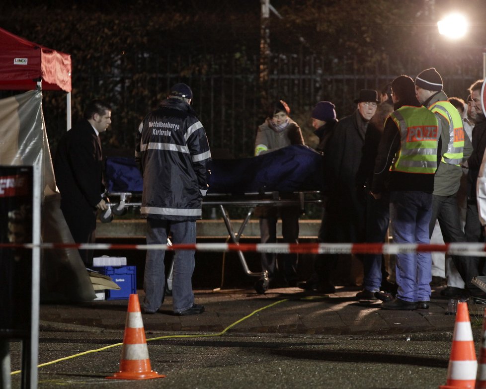 Muž byl zabit v přestřelce s policisty, žena se asi zabila sama