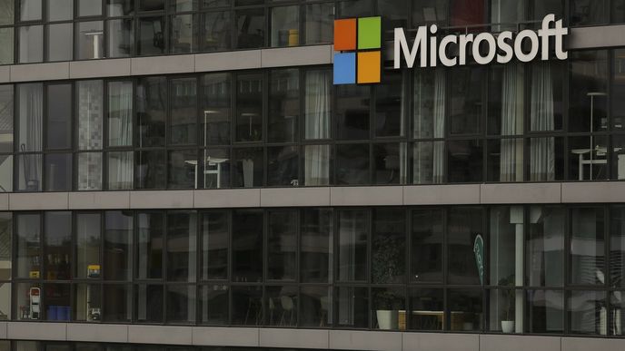 Jedna z mála velkých světových korporací, jež v Německu investuje ve velkém, je Microsoft. Na snímku jeho regionální centrála v Kolíně nad Rýnem.