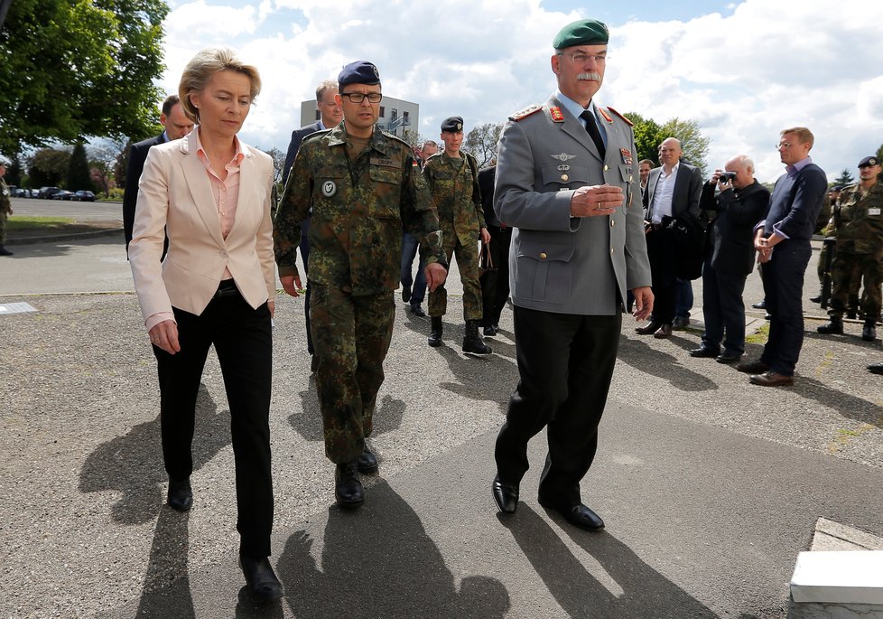 Základnu v Illkirchu, kde sloužil zatčený 28letý německý nadporučík Franco A., nedávno navštívila německá ministryně obrany Ursula von der Leyen.