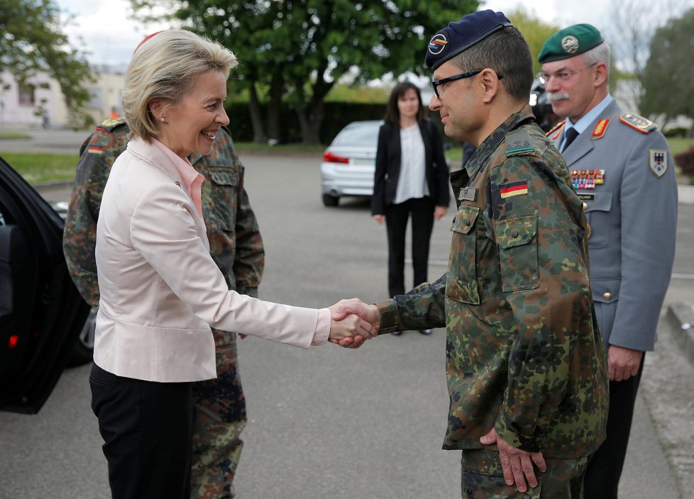 Základnu v Illkirchu, kde sloužil zatčený 28letý německý nadporučík Franco A., nedávno navštívila německá ministryně obrany Ursula von der Leyen.