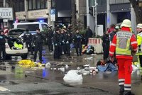 Marhad (24) najel v Mnichově do davu lidí: Zraněním podlehla dvouletá holčička a její matka!