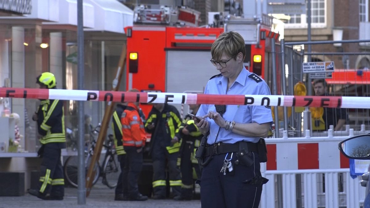 V německém městě Münster někdo najel do lidí sedících na zahrádce jedné restaurace v centru, incident má několik mrtvých. Pachatel spáchal sebevraždu.