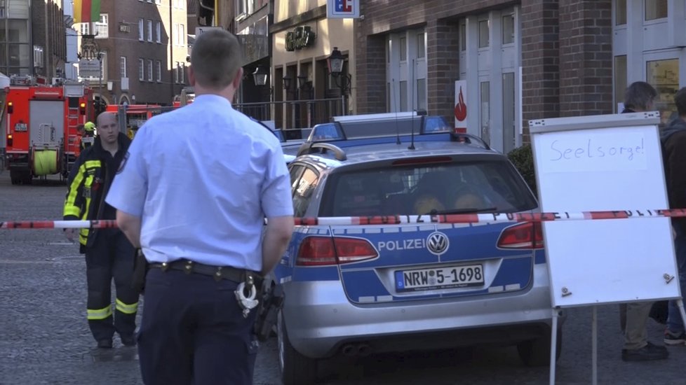 V německém městě Münster někdo najel do lidí sedících na zahrádce jedné restaurace v centru, incident má několik mrtvých. Pachatel spáchal sebevraždu.