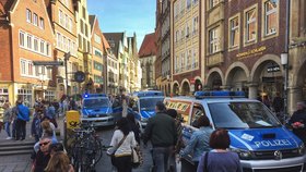 V německém městě Münster někdo najel do lidí sedících na zahrádce jedné restaurace v centru, incident má několik mrtvých. Pachatel spáchal sebevraždu.