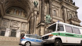 Jiný německý incident: Policie postřelila muže v Berlínském dómu, údajně vytáhl nůž a způsobil paniku