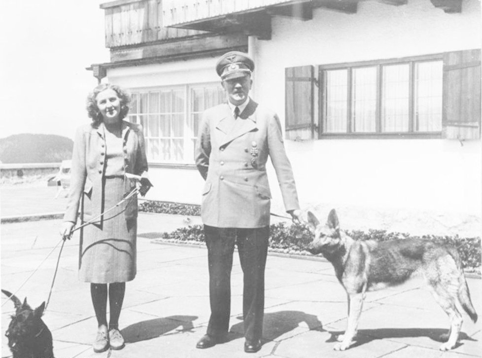 Adolf Hitler se svou milenkou Evou Braunovou.