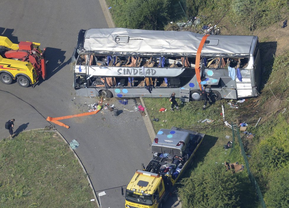 Dramatická nehoda autobusů na dálnici A5 u Drážďan