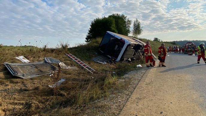 V Německu havaroval autobus s českými turisty vracejícími se z Itálie