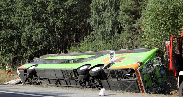 Při čelní srážce dvou autobusů zahynulo 47 lidí: Jsou mezi nimi i děti