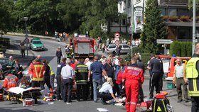 Peklo na německé dálnici: Hromadná srážka 266 aut, 10 lidí bojuje o život