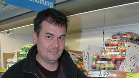 Michal Šimána (45) jezdi do Německa často. Vždy také nakoupí. Snaží se šetřit.